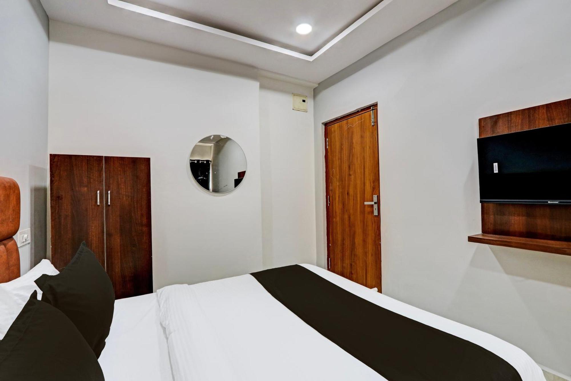 Super Hotel O Lavish Tranquil Hyderabad Exterior photo