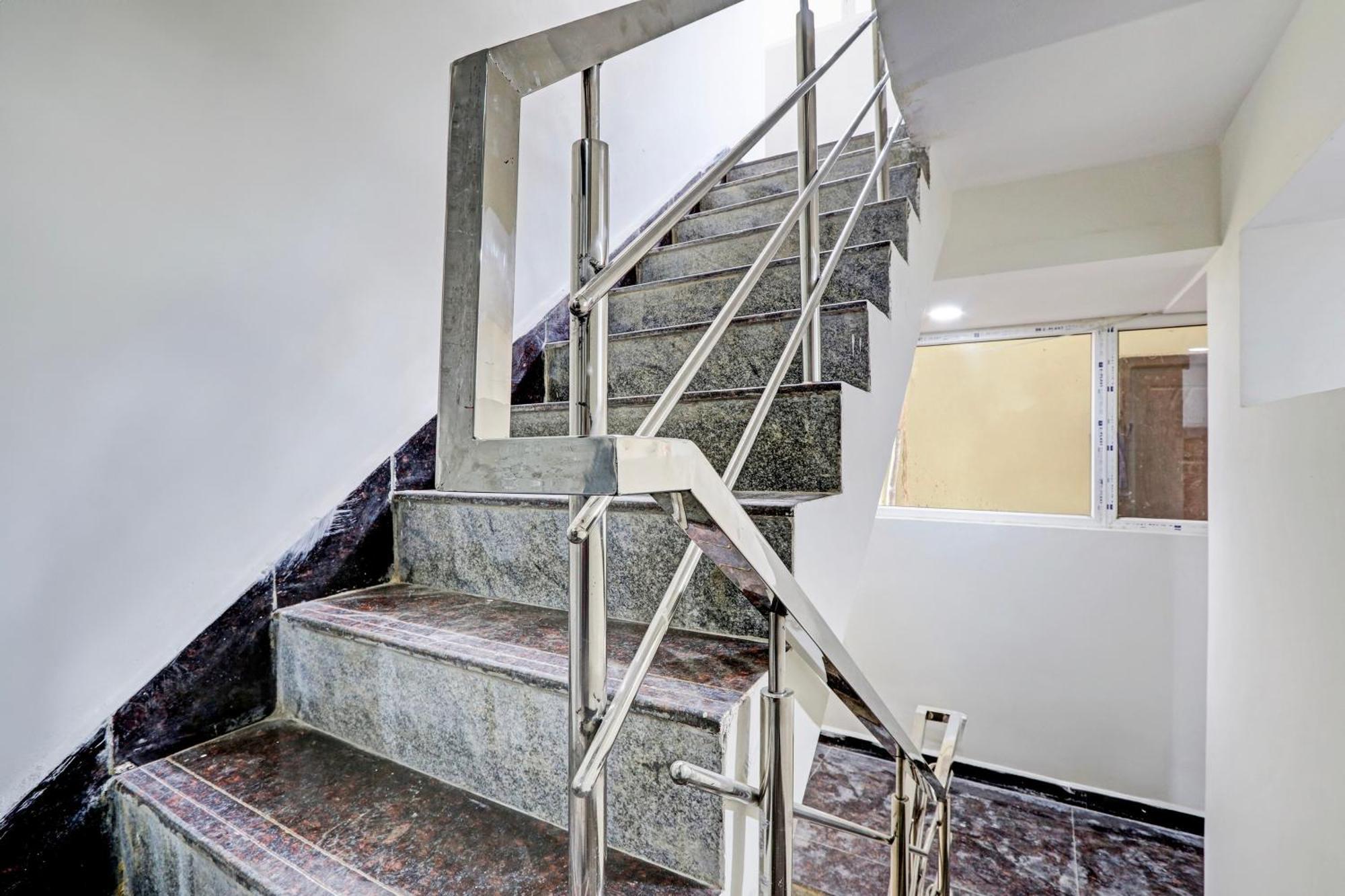 Super Hotel O Lavish Tranquil Hyderabad Exterior photo